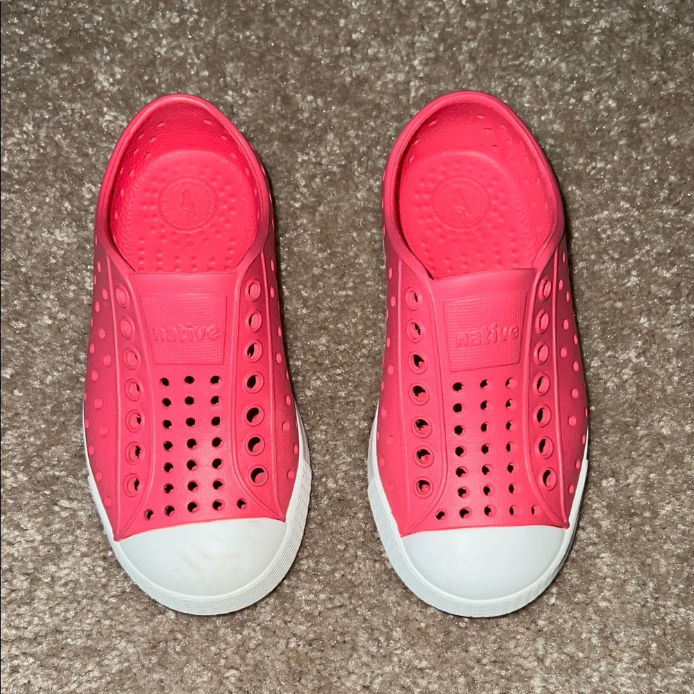 Native shoes size 9